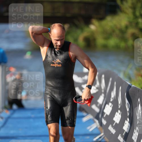 25.08.2024 - Elbe Triathlon Hamburg H.Heesch http://msf.ph/oto/6860135 25.08.2024 09:14:04 Schwimmen 349, 367, 408, 420, 440 meine-sportfotos.de