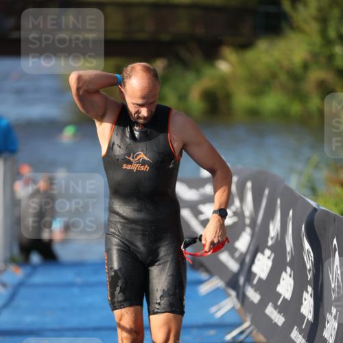 25.08.2024 - Elbe Triathlon Hamburg H.Heesch http://msf.ph/oto/6860139 25.08.2024 09:14:04 Schwimmen 349, 367, 408, 420, 440 meine-sportfotos.de