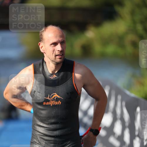 25.08.2024 - Elbe Triathlon Hamburg H.Heesch http://msf.ph/oto/6860171 25.08.2024 09:14:05 Schwimmen 349, 367, 408, 420, 440 meine-sportfotos.de