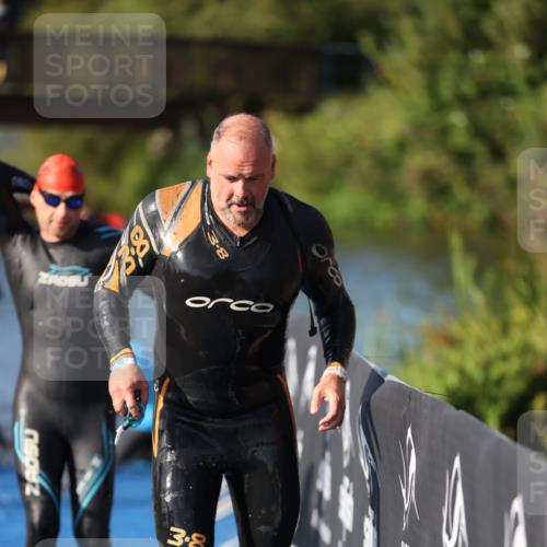 25.08.2024 - Elbe Triathlon Hamburg H.Heesch http://msf.ph/oto/6860202 25.08.2024 09:14:23 Schwimmen 367, 404, 414, 415, 419, 465 meine-sportfotos.de