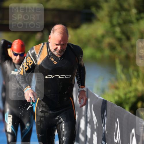 25.08.2024 - Elbe Triathlon Hamburg H.Heesch http://msf.ph/oto/6860206 25.08.2024 09:14:24 Schwimmen 338, 404, 414, 415, 419, 465 meine-sportfotos.de