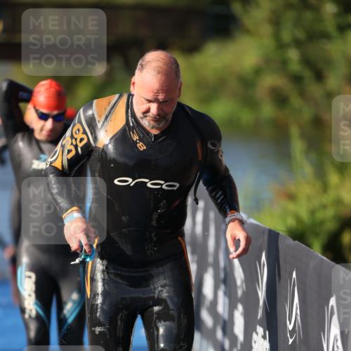 25.08.2024 - Elbe Triathlon Hamburg H.Heesch http://msf.ph/oto/6860222 25.08.2024 09:14:24 Schwimmen 338, 404, 414, 415, 419, 465 meine-sportfotos.de