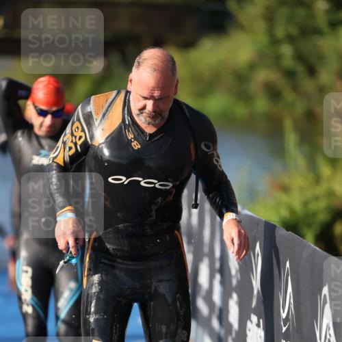 25.08.2024 - Elbe Triathlon Hamburg H.Heesch http://msf.ph/oto/6860225 25.08.2024 09:14:24 Schwimmen 338, 404, 414, 415, 419, 465 meine-sportfotos.de