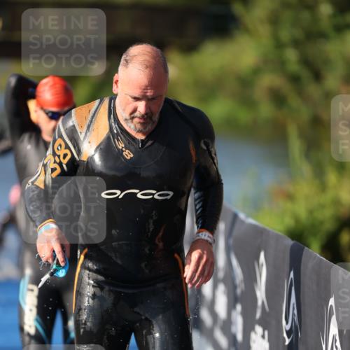25.08.2024 - Elbe Triathlon Hamburg H.Heesch http://msf.ph/oto/6860239 25.08.2024 09:14:24 Schwimmen 338, 404, 414, 415, 419, 465 meine-sportfotos.de