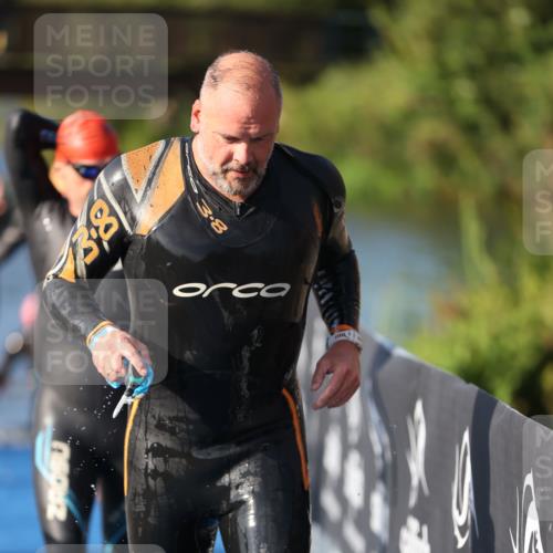 25.08.2024 - Elbe Triathlon Hamburg H.Heesch http://msf.ph/oto/6860245 25.08.2024 09:14:25 Schwimmen 338, 404, 414, 415, 419, 465 meine-sportfotos.de