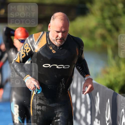 25.08.2024 - Elbe Triathlon Hamburg H.Heesch http://msf.ph/oto/6860254 25.08.2024 09:14:25 Schwimmen 338, 404, 414, 415, 419, 465 meine-sportfotos.de
