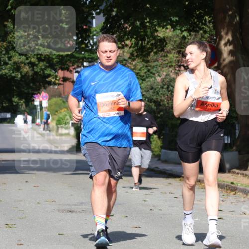 25.08.2024 - 20. Blankeneser Heldenlauf Strokosch-Dieckow http://msf.ph/oto/6860304 25.08.2024 10:06:52 Ziel 252, 253 meine-sportfotos.de