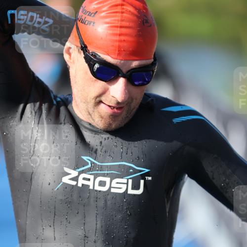 25.08.2024 - Elbe Triathlon Hamburg H.Heesch http://msf.ph/oto/6860339 25.08.2024 09:14:28 Schwimmen 338, 404, 414, 415, 419, 465 meine-sportfotos.de
