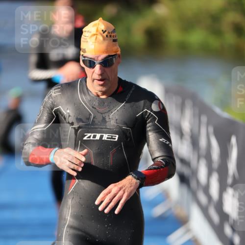 25.08.2024 - Elbe Triathlon Hamburg H.Heesch http://msf.ph/oto/6860360 25.08.2024 09:14:30 Schwimmen 338, 404, 414, 415, 419, 465 meine-sportfotos.de