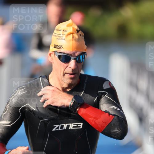 25.08.2024 - Elbe Triathlon Hamburg H.Heesch http://msf.ph/oto/6860406 25.08.2024 09:14:31 Schwimmen 338, 404, 414, 415, 419, 465 meine-sportfotos.de