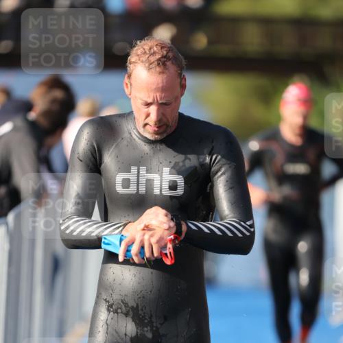 25.08.2024 - Elbe Triathlon Hamburg H.Heesch http://msf.ph/oto/6860431 25.08.2024 09:14:33 Schwimmen 338, 404, 414, 415, 419, 465 meine-sportfotos.de