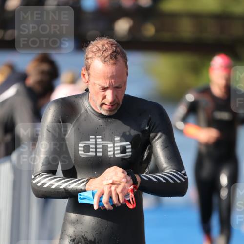 25.08.2024 - Elbe Triathlon Hamburg H.Heesch http://msf.ph/oto/6860446 25.08.2024 09:14:33 Schwimmen 338, 404, 414, 415, 419, 465 meine-sportfotos.de