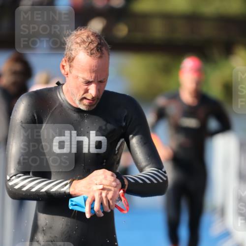 25.08.2024 - Elbe Triathlon Hamburg H.Heesch http://msf.ph/oto/6860458 25.08.2024 09:14:33 Schwimmen 338, 404, 414, 415, 419, 465 meine-sportfotos.de