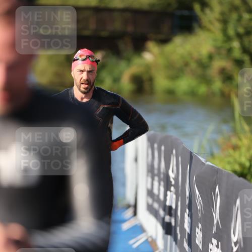 25.08.2024 - Elbe Triathlon Hamburg H.Heesch http://msf.ph/oto/6860487 25.08.2024 09:14:34 Schwimmen 338, 404, 414, 415, 419, 465 meine-sportfotos.de