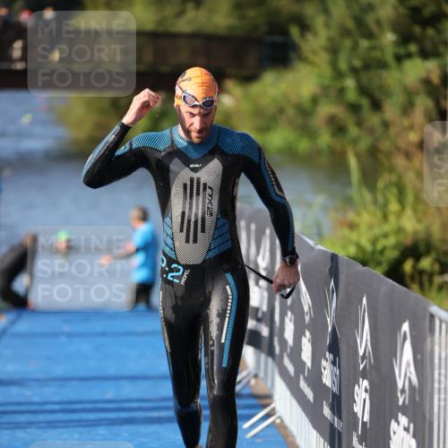 25.08.2024 - Elbe Triathlon Hamburg H.Heesch http://msf.ph/oto/6860491 25.08.2024 09:14:41 Schwimmen 338, 404, 414, 415, 419, 465 meine-sportfotos.de