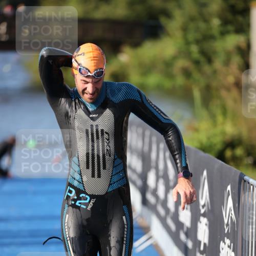 25.08.2024 - Elbe Triathlon Hamburg H.Heesch http://msf.ph/oto/6860542 25.08.2024 09:14:42 Schwimmen 338, 404, 414, 415, 419, 465 meine-sportfotos.de