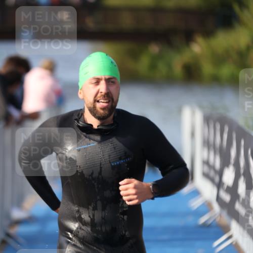 25.08.2024 - Elbe Triathlon Hamburg H.Heesch http://msf.ph/oto/6860666 25.08.2024 09:15:16 Schwimmen 276, 369 meine-sportfotos.de