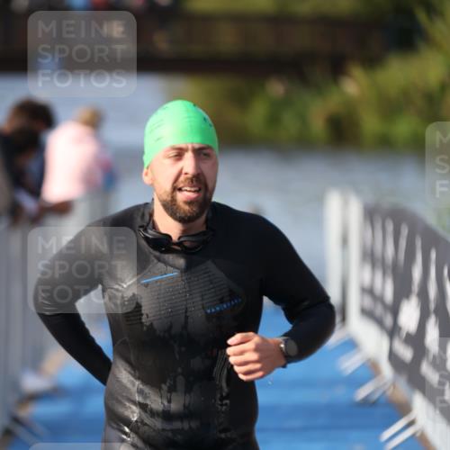 25.08.2024 - Elbe Triathlon Hamburg H.Heesch http://msf.ph/oto/6860670 25.08.2024 09:15:16 Schwimmen 276, 369 meine-sportfotos.de