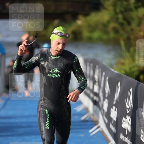 25.08.2024 - Elbe Triathlon Hamburg H.Heesch http://msf.ph/oto/6860693 25.08.2024 09:15:23 Schwimmen 276, 369 meine-sportfotos.de