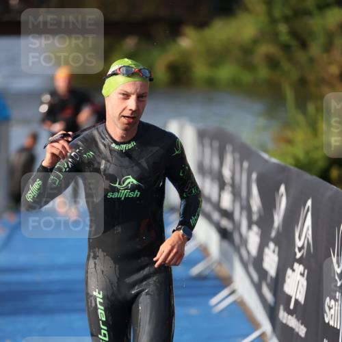 25.08.2024 - Elbe Triathlon Hamburg H.Heesch http://msf.ph/oto/6860712 25.08.2024 09:15:24 Schwimmen 276, 369 meine-sportfotos.de
