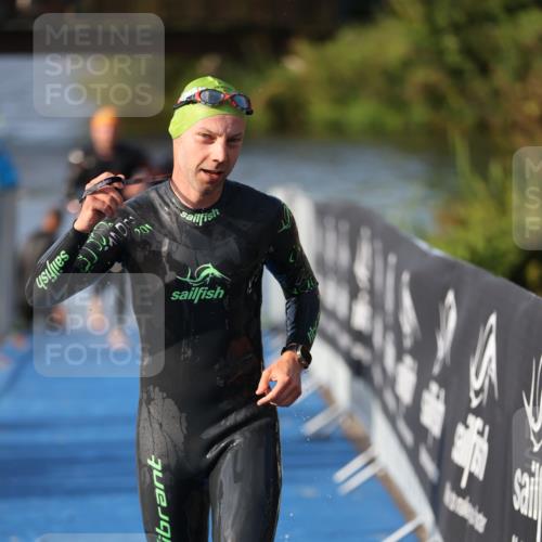 25.08.2024 - Elbe Triathlon Hamburg H.Heesch http://msf.ph/oto/6860715 25.08.2024 09:15:24 Schwimmen 276, 369 meine-sportfotos.de