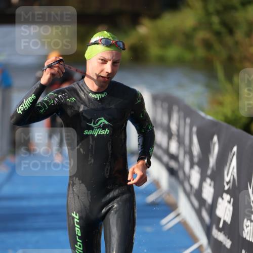 25.08.2024 - Elbe Triathlon Hamburg H.Heesch http://msf.ph/oto/6860719 25.08.2024 09:15:24 Schwimmen 276, 369 meine-sportfotos.de