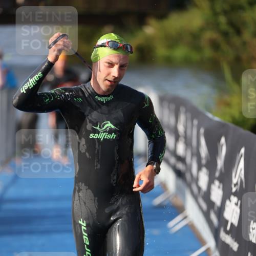 25.08.2024 - Elbe Triathlon Hamburg H.Heesch http://msf.ph/oto/6860724 25.08.2024 09:15:24 Schwimmen 276, 369 meine-sportfotos.de