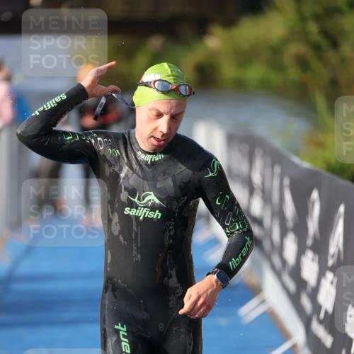25.08.2024 - Elbe Triathlon Hamburg H.Heesch http://msf.ph/oto/6860736 25.08.2024 09:15:24 Schwimmen 276, 369 meine-sportfotos.de