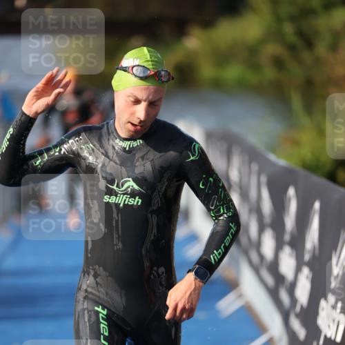 25.08.2024 - Elbe Triathlon Hamburg H.Heesch http://msf.ph/oto/6860744 25.08.2024 09:15:24 Schwimmen 276, 369 meine-sportfotos.de
