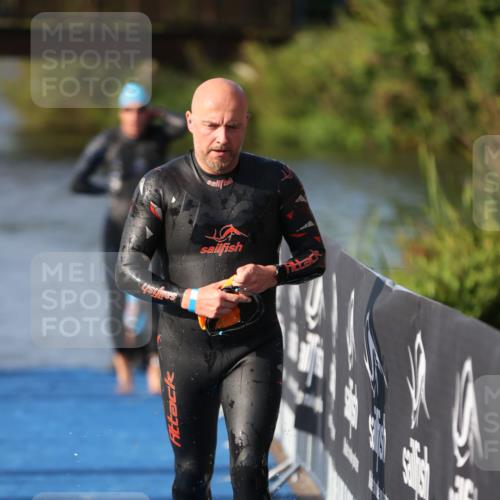 25.08.2024 - Elbe Triathlon Hamburg H.Heesch http://msf.ph/oto/6860749 25.08.2024 09:15:28 Schwimmen 276, 369, 409, 426 meine-sportfotos.de