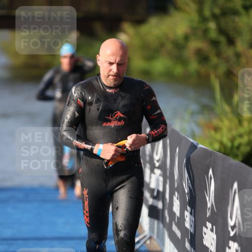 25.08.2024 - Elbe Triathlon Hamburg H.Heesch http://msf.ph/oto/6860752 25.08.2024 09:15:28 Schwimmen 276, 369, 409, 426 meine-sportfotos.de