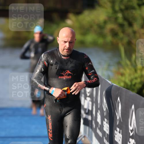 25.08.2024 - Elbe Triathlon Hamburg H.Heesch http://msf.ph/oto/6860759 25.08.2024 09:15:28 Schwimmen 276, 369, 409, 426 meine-sportfotos.de