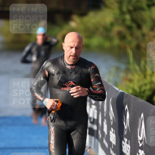 25.08.2024 - Elbe Triathlon Hamburg H.Heesch http://msf.ph/oto/6860768 25.08.2024 09:15:28 Schwimmen 276, 369, 409, 426 meine-sportfotos.de