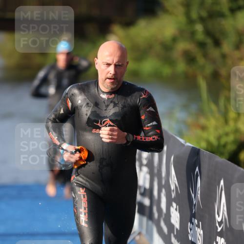 25.08.2024 - Elbe Triathlon Hamburg H.Heesch http://msf.ph/oto/6860776 25.08.2024 09:15:28 Schwimmen 276, 369, 409, 426 meine-sportfotos.de