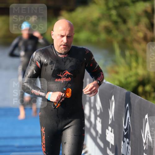 25.08.2024 - Elbe Triathlon Hamburg H.Heesch http://msf.ph/oto/6860779 25.08.2024 09:15:29 Schwimmen 276, 369, 409, 426 meine-sportfotos.de