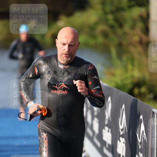 25.08.2024 - Elbe Triathlon Hamburg H.Heesch http://msf.ph/oto/6860797 25.08.2024 09:15:29 Schwimmen 276, 369, 409, 426 meine-sportfotos.de