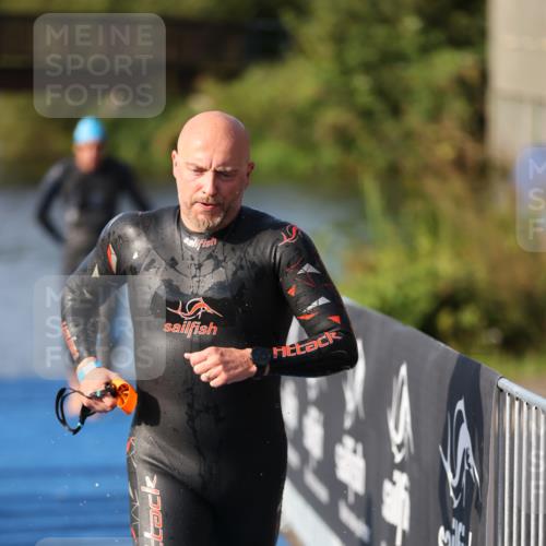 25.08.2024 - Elbe Triathlon Hamburg H.Heesch http://msf.ph/oto/6860808 25.08.2024 09:15:29 Schwimmen 276, 369, 409, 426 meine-sportfotos.de