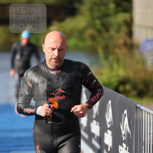 25.08.2024 - Elbe Triathlon Hamburg H.Heesch http://msf.ph/oto/6860824 25.08.2024 09:15:29 Schwimmen 276, 369, 409, 426 meine-sportfotos.de