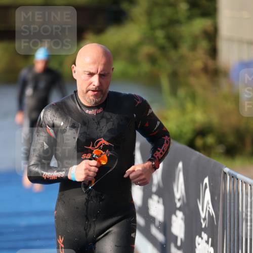 25.08.2024 - Elbe Triathlon Hamburg H.Heesch http://msf.ph/oto/6860827 25.08.2024 09:15:29 Schwimmen 276, 369, 409, 426 meine-sportfotos.de