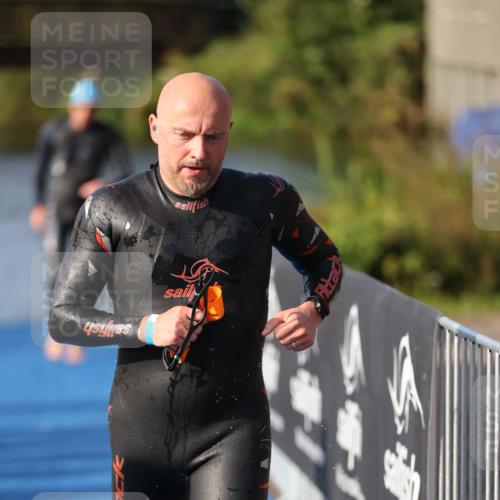 25.08.2024 - Elbe Triathlon Hamburg H.Heesch http://msf.ph/oto/6860833 25.08.2024 09:15:29 Schwimmen 276, 369, 409, 426 meine-sportfotos.de