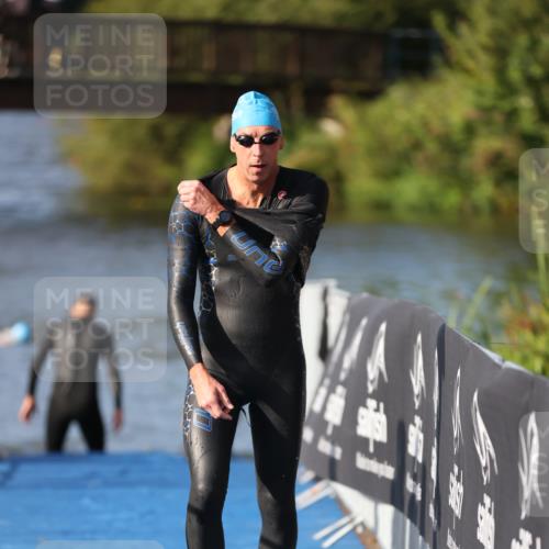 25.08.2024 - Elbe Triathlon Hamburg H.Heesch http://msf.ph/oto/6860839 25.08.2024 09:15:34 Schwimmen 276, 369, 409, 426 meine-sportfotos.de