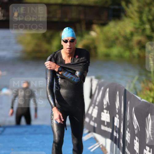 25.08.2024 - Elbe Triathlon Hamburg H.Heesch http://msf.ph/oto/6860851 25.08.2024 09:15:34 Schwimmen 276, 369, 409, 426 meine-sportfotos.de
