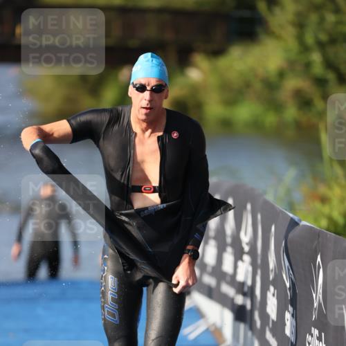 25.08.2024 - Elbe Triathlon Hamburg H.Heesch http://msf.ph/oto/6860863 25.08.2024 09:15:35 Schwimmen 276, 369, 409, 426 meine-sportfotos.de