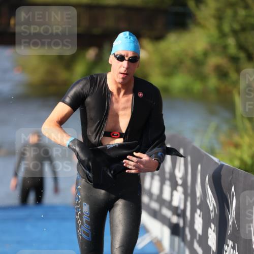 25.08.2024 - Elbe Triathlon Hamburg H.Heesch http://msf.ph/oto/6860877 25.08.2024 09:15:35 Schwimmen 276, 369, 409, 426 meine-sportfotos.de