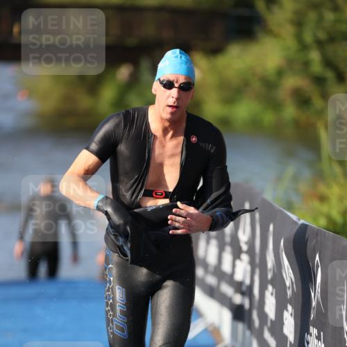 25.08.2024 - Elbe Triathlon Hamburg H.Heesch http://msf.ph/oto/6860880 25.08.2024 09:15:35 Schwimmen 276, 369, 409, 426 meine-sportfotos.de