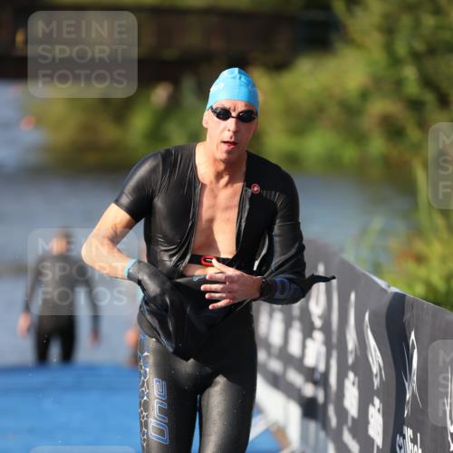 25.08.2024 - Elbe Triathlon Hamburg H.Heesch http://msf.ph/oto/6860885 25.08.2024 09:15:35 Schwimmen 276, 369, 409, 426 meine-sportfotos.de