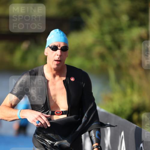 25.08.2024 - Elbe Triathlon Hamburg H.Heesch http://msf.ph/oto/6860916 25.08.2024 09:15:37 Schwimmen 276, 369, 409, 426 meine-sportfotos.de