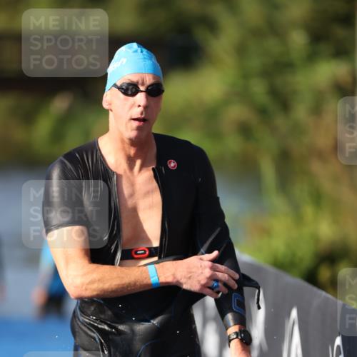 25.08.2024 - Elbe Triathlon Hamburg H.Heesch http://msf.ph/oto/6860925 25.08.2024 09:15:37 Schwimmen 276, 369, 409, 426 meine-sportfotos.de