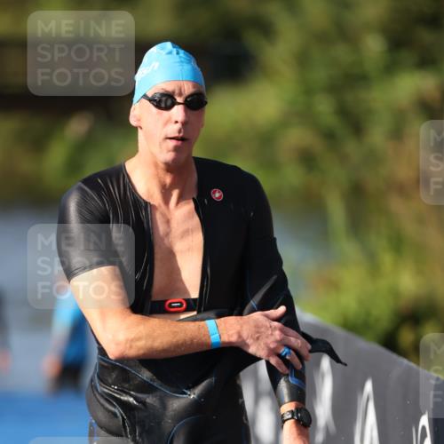 25.08.2024 - Elbe Triathlon Hamburg H.Heesch http://msf.ph/oto/6860930 25.08.2024 09:15:37 Schwimmen 276, 369, 409, 426 meine-sportfotos.de
