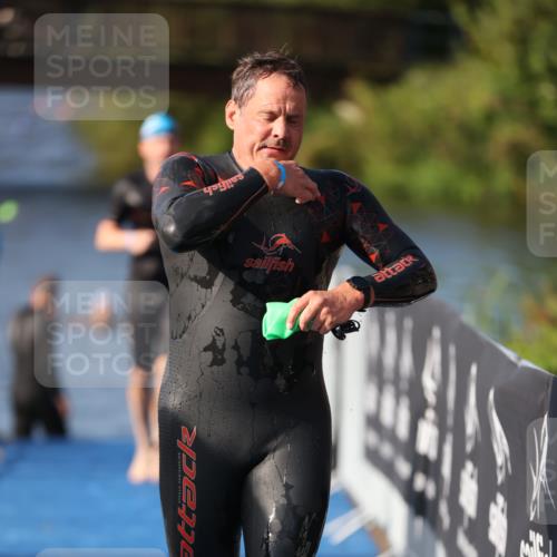 25.08.2024 - Elbe Triathlon Hamburg H.Heesch http://msf.ph/oto/6860968 25.08.2024 09:15:56 Schwimmen 363, 372, 409, 426 meine-sportfotos.de